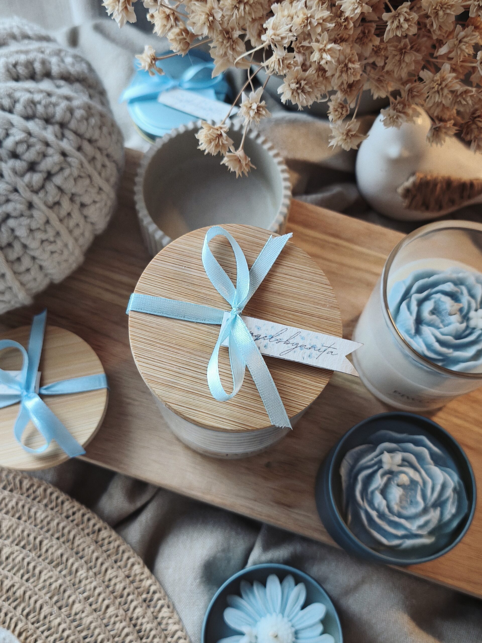 Świeca sojowa „Niebieski miś w ogrodzie” - obrazek 4