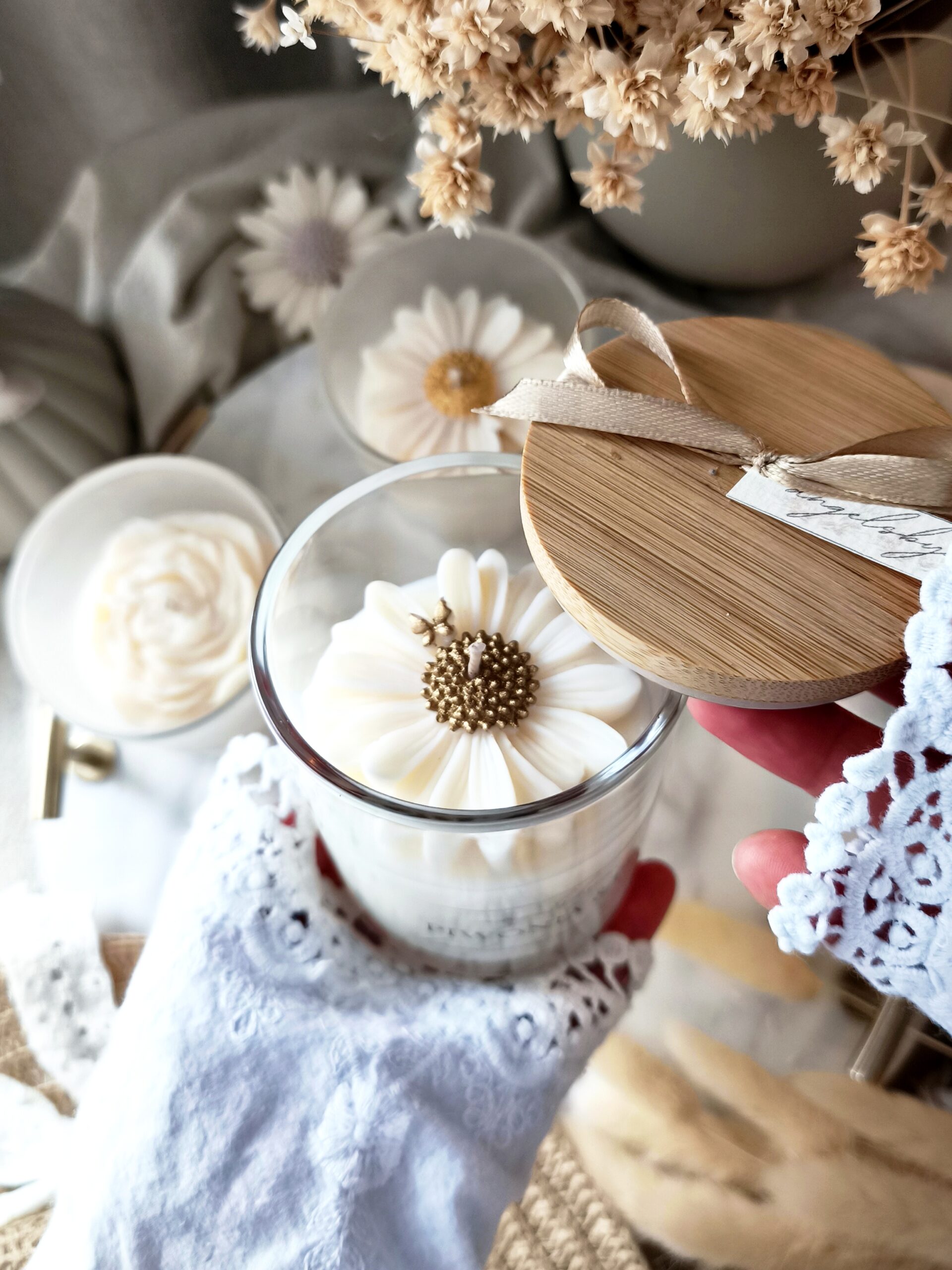 Świeca sojowa Stokrotka ze złotym akcentem - obrazek 4