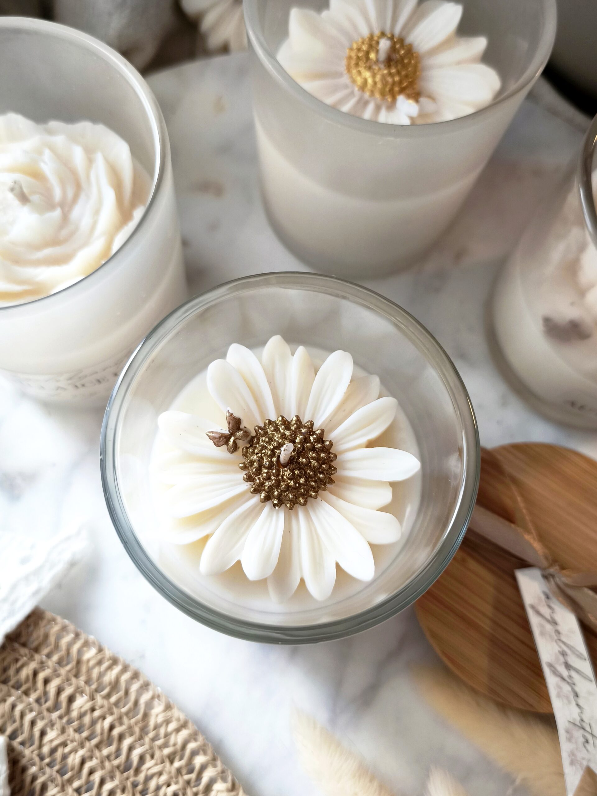 Świeca sojowa Stokrotka ze złotym akcentem - obrazek 5