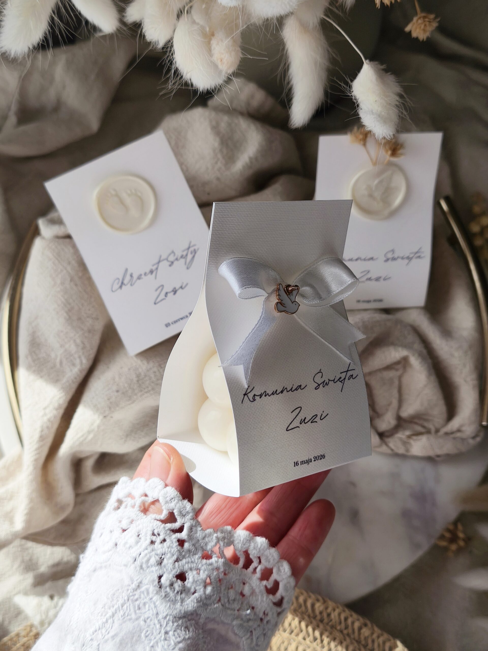 Świeca sojowa Bubble o zapachu Tulip Bloom - podziękowania dla gości w papierowym opakowaniu