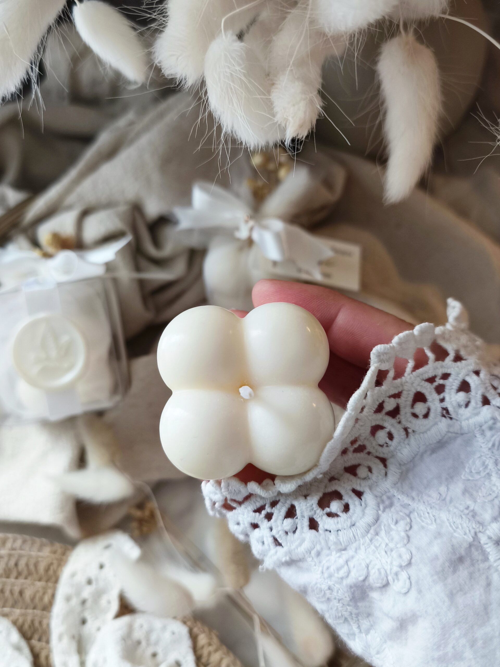 Świeca sojowa Bubble o zapachu Tulip Bloom - podziękowania dla gości w papierowym opakowaniu - obrazek 7