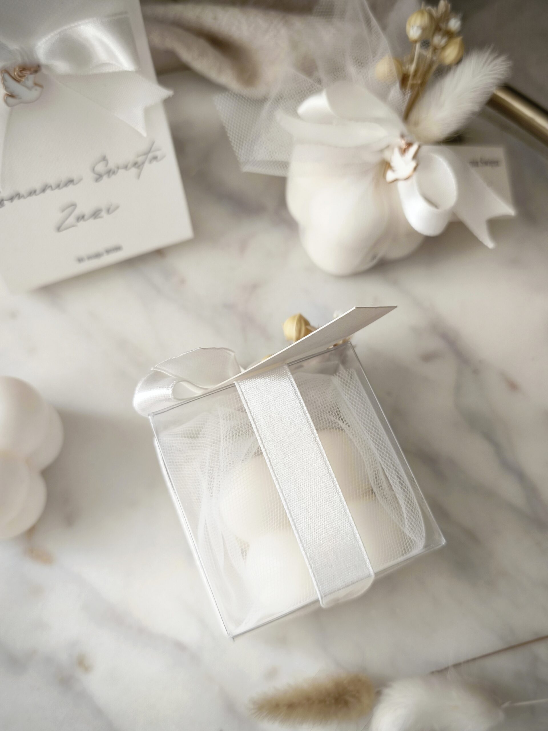 Świeca sojowa Bubble o zapachu Tulip Bloom - podziękowania dla gości w transparentnym pudełku - obrazek 2