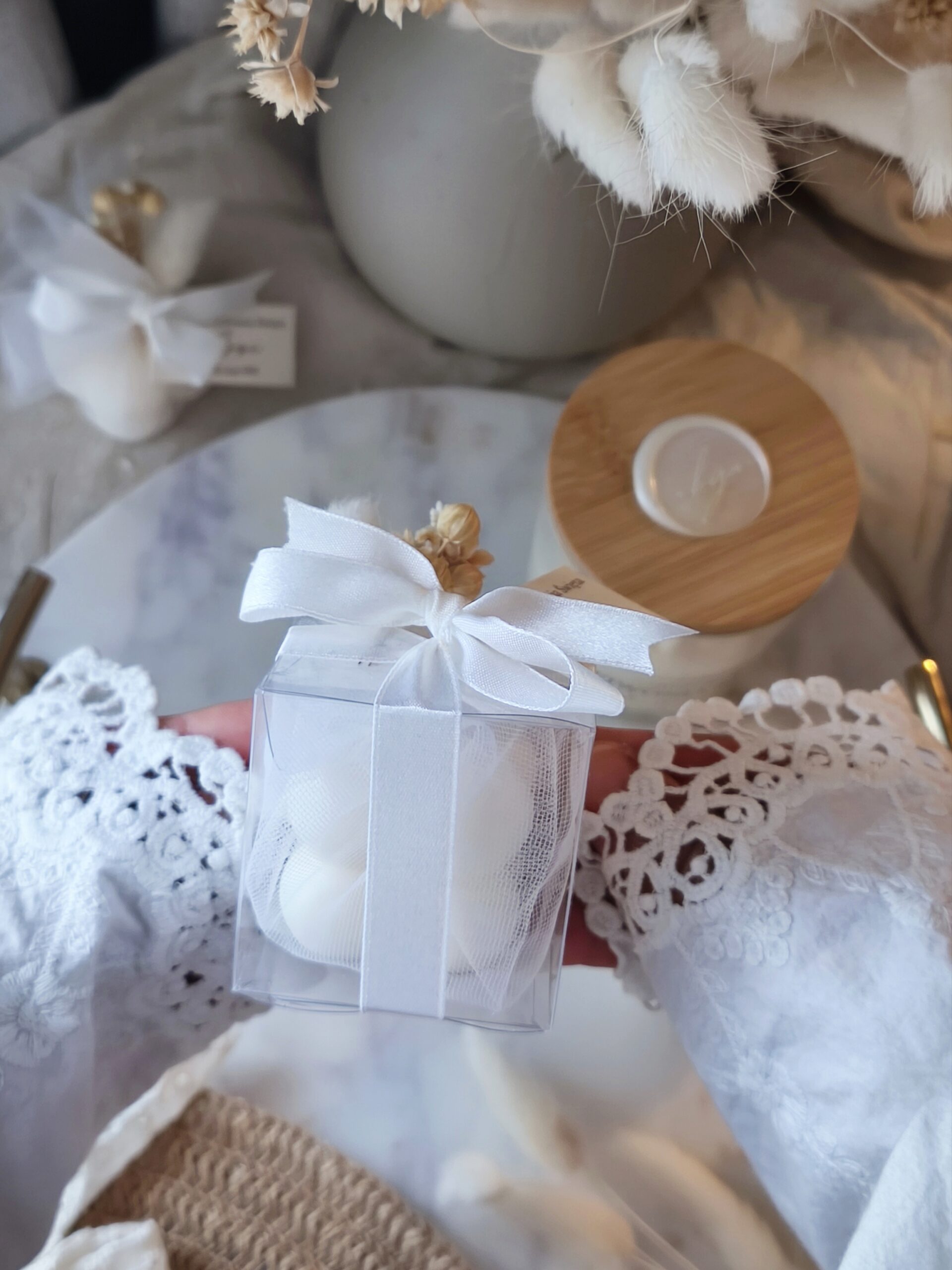 Świeca sojowa Bubble o zapachu Tulip Bloom - podziękowania dla gości w transparentnym pudełku - obrazek 8