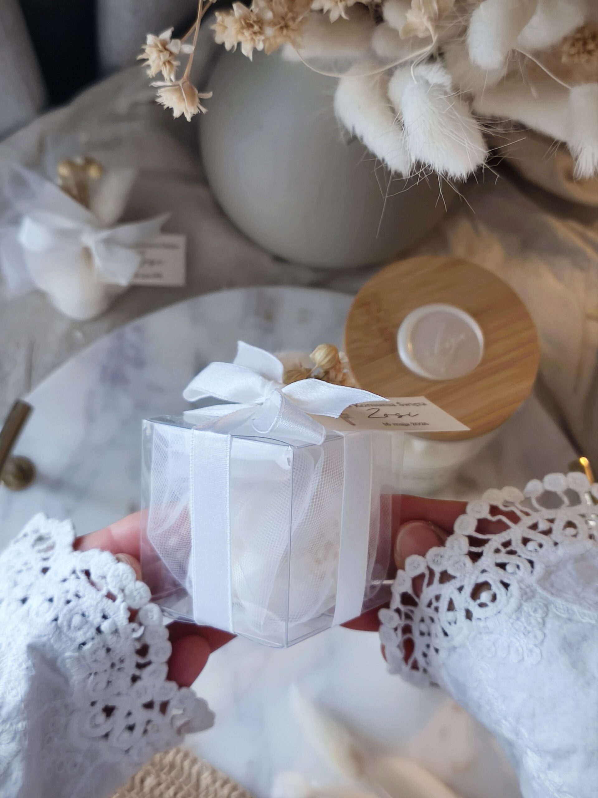 Świeca sojowa Bubble o zapachu Tulip Bloom - podziękowania dla gości w transparentnym pudełku - obrazek 5