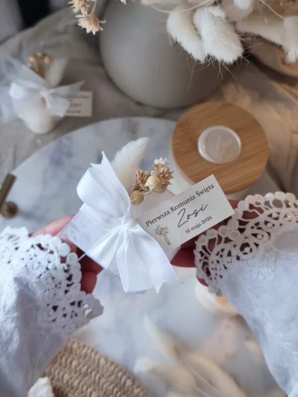 Świeca sojowa Bubble o zapachu Tulip Bloom - podziękowania dla gości w transparentnym pudełku