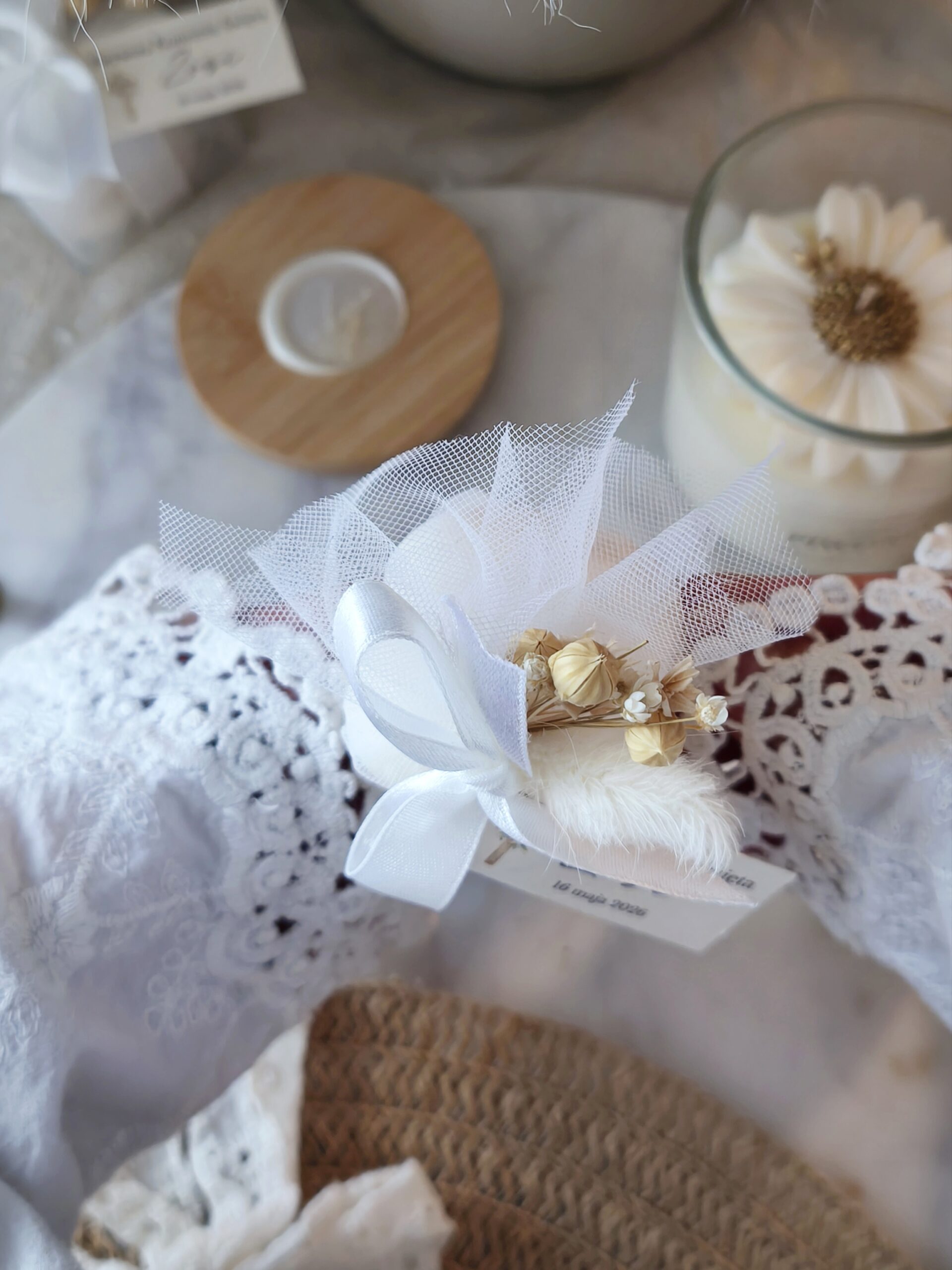 Świeca sojowa Bubble o zapachu Tulip Bloom – podziękowania dla gości w tiulu - obrazek 4