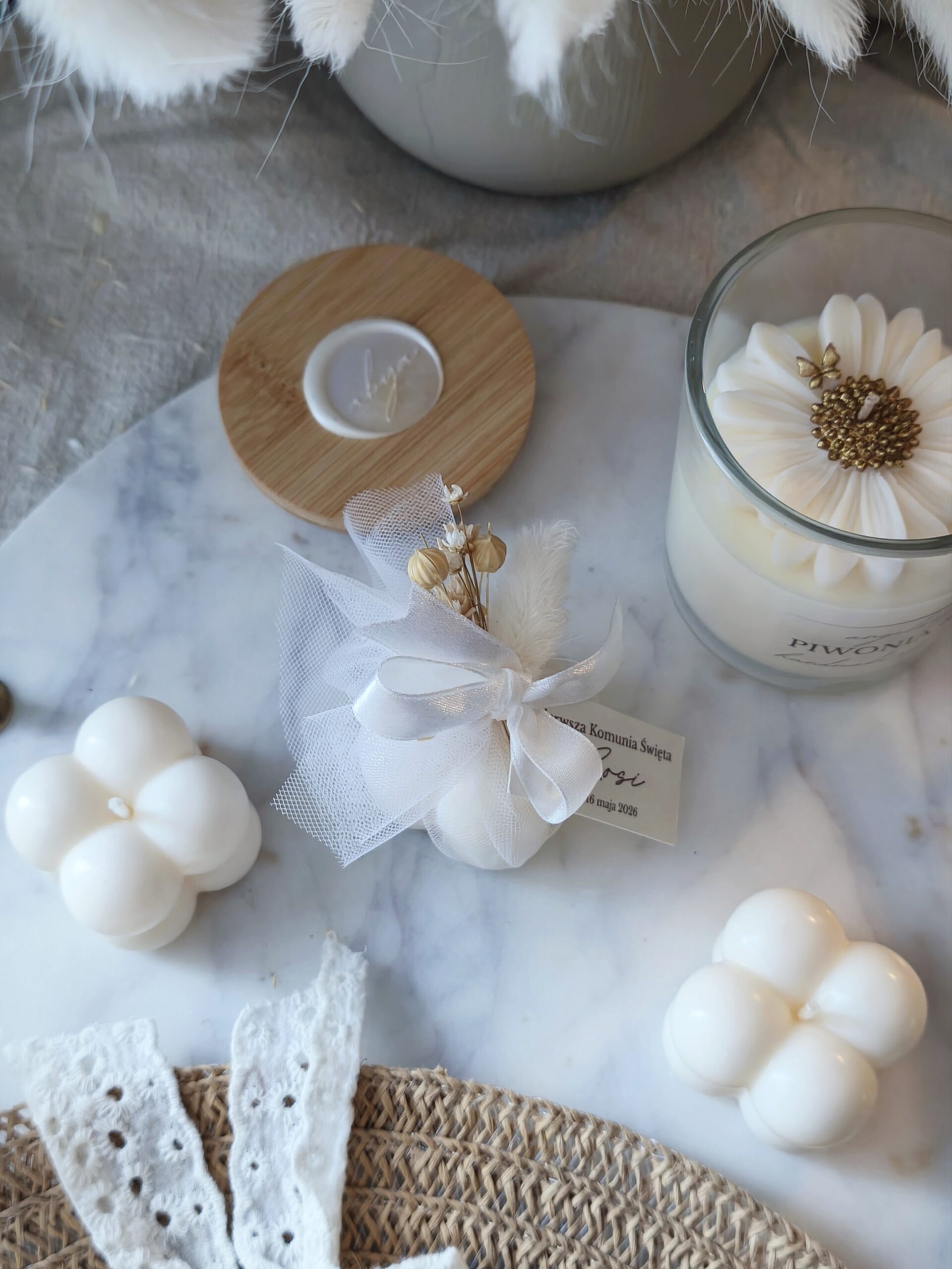 Świeca sojowa Bubble o zapachu Tulip Bloom – podziękowania dla gości w tiulu - obrazek 5