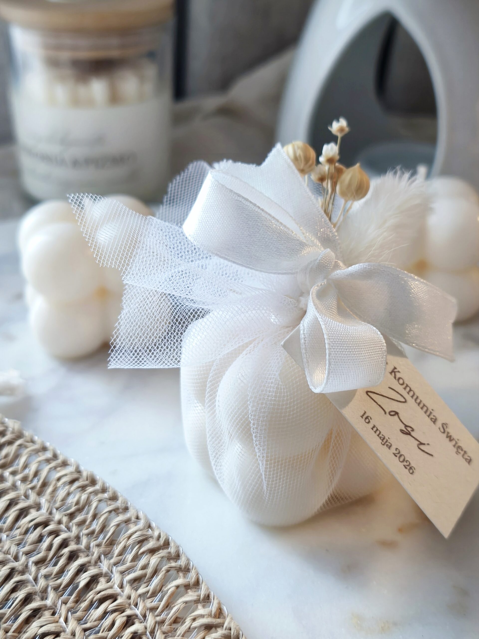 Świeca sojowa Bubble o zapachu Tulip Bloom – podziękowania dla gości w tiulu - obrazek 7